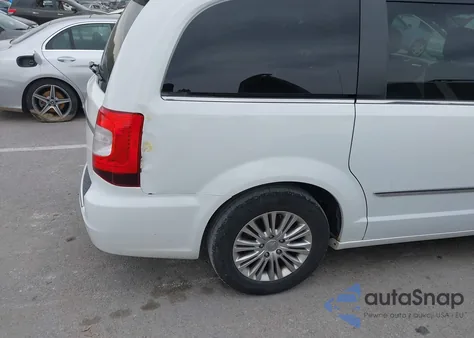 2015 Chrysler Town & Country Touring-L z USA, uszkodzony, nr VIN 2C4RC1CG9FR573863
